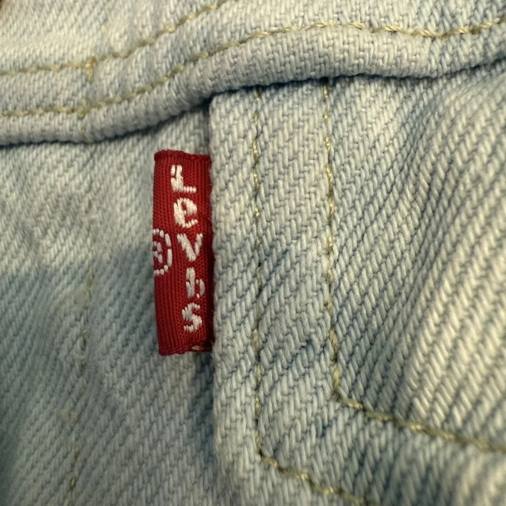 Levi's Jacket Womens Large Trucker Jean Embroidered Floral Sleeve